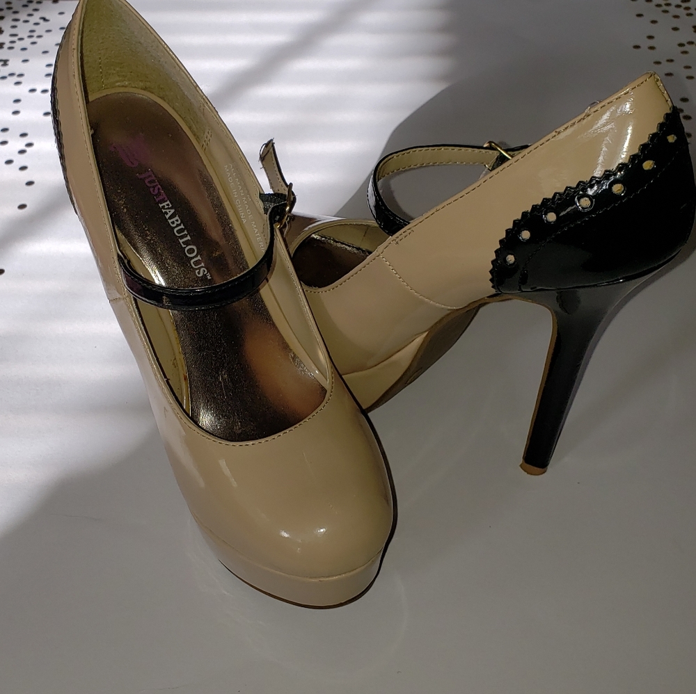 JUSTFABULOUS Nude & Black Sz 6.5 heels